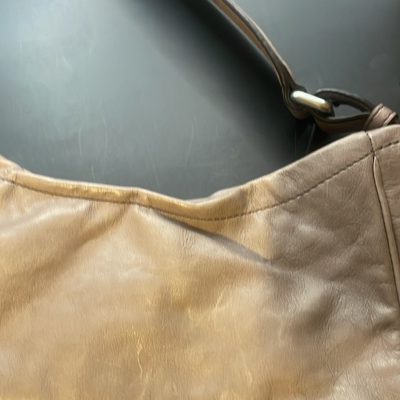 Marc Jacob Elegant Beige Leather Shoulder Bag - Picture 16 of 17